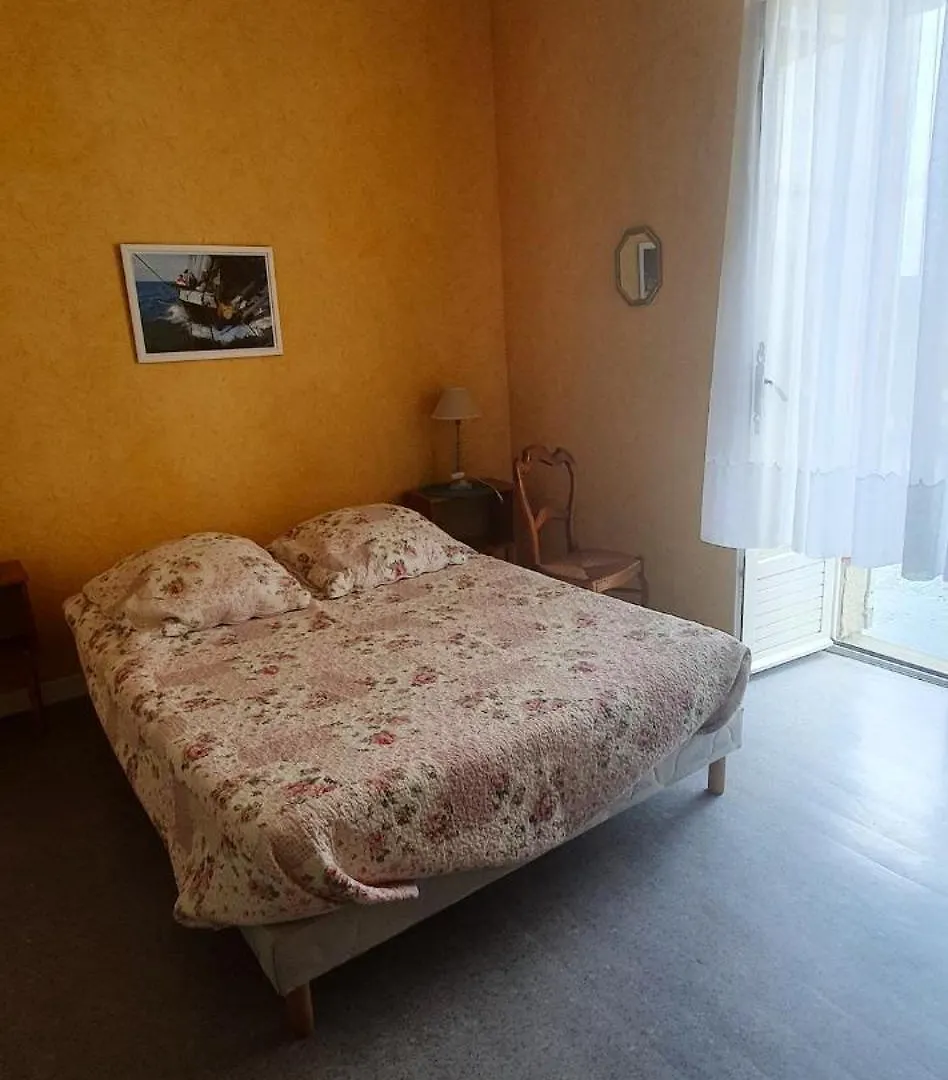 Lägenhet Charmant Appartement Avec Terrasse Face A La Mer Saint Quay Portrieux 60 M²